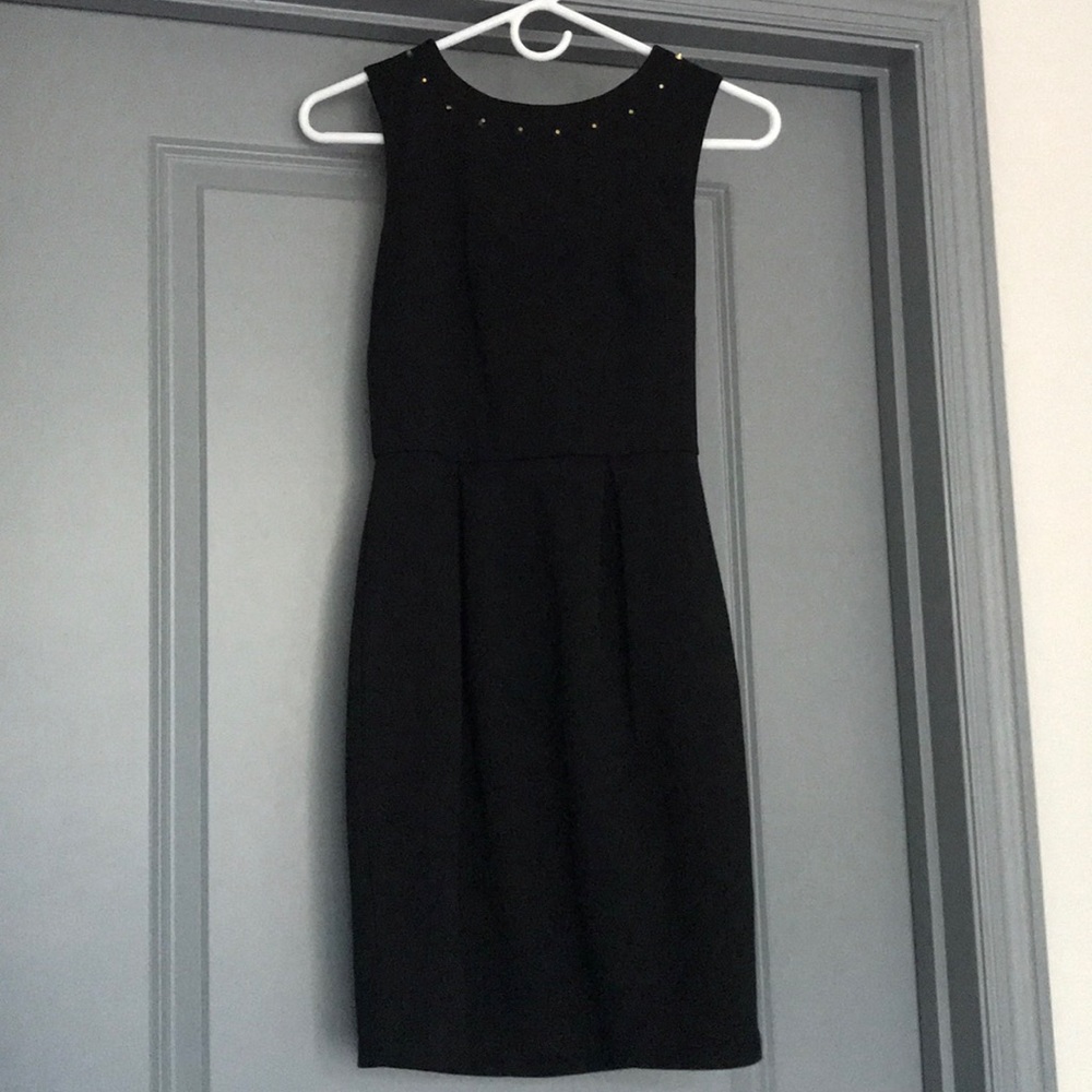 Black dress every woman must have in her closet:)